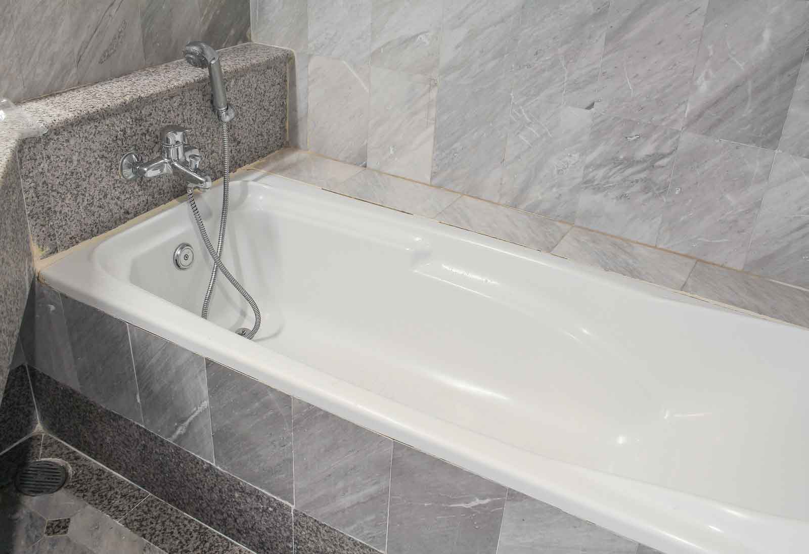 Bathtub Refinishing Nashville TN  Quick \u0026 Easy Tub Repair Experts